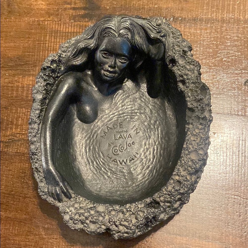 Coco Joe Black Lava Hawaiian Sculpture ashtray
